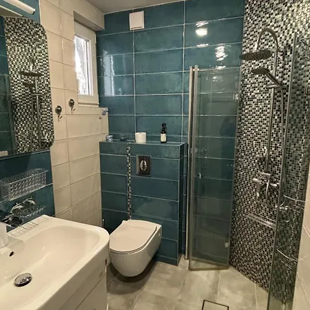 Апартамент Place With 2 Bedrooms In